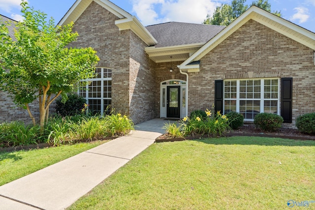 view of front facade with a front yard