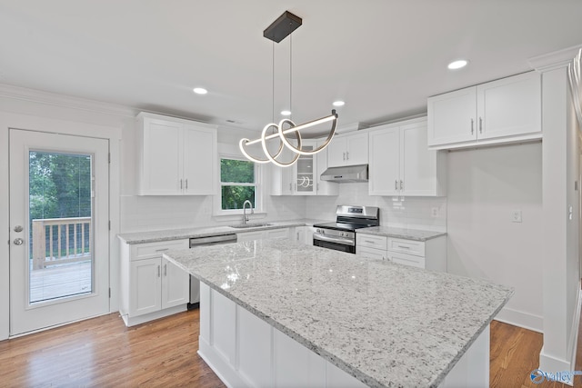 3631 NW Stag Run Dr, Huntsville, AL 35810 - kitchen featuring appliances with stainless steel finishes, under cabinet range hood, white cabinetry, a sink, and recessed lighting