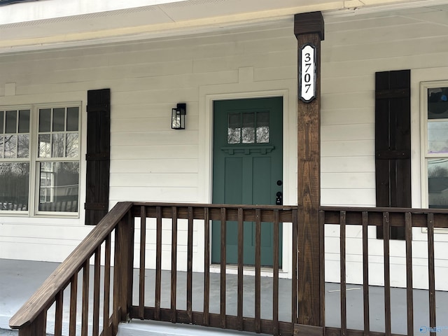 property entrance featuring a porch