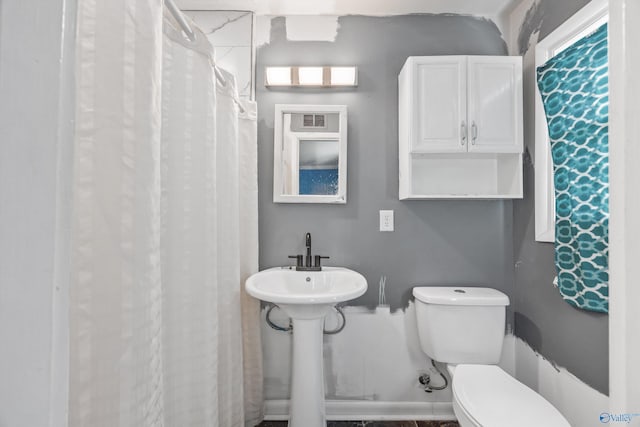 bathroom featuring toilet and sink