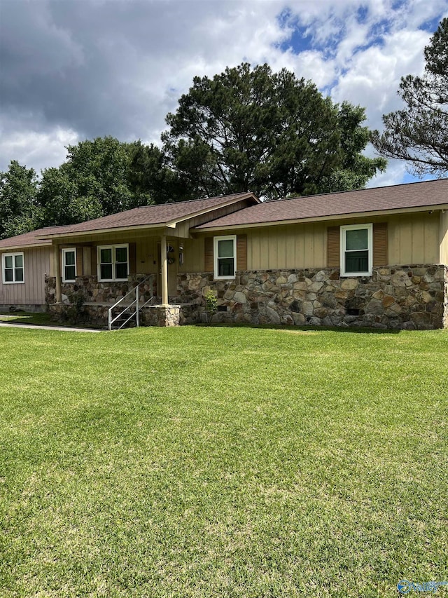 2143 Meadowood Dr, Southside, AL 35907 - single story home featuring stone siding and a front lawn