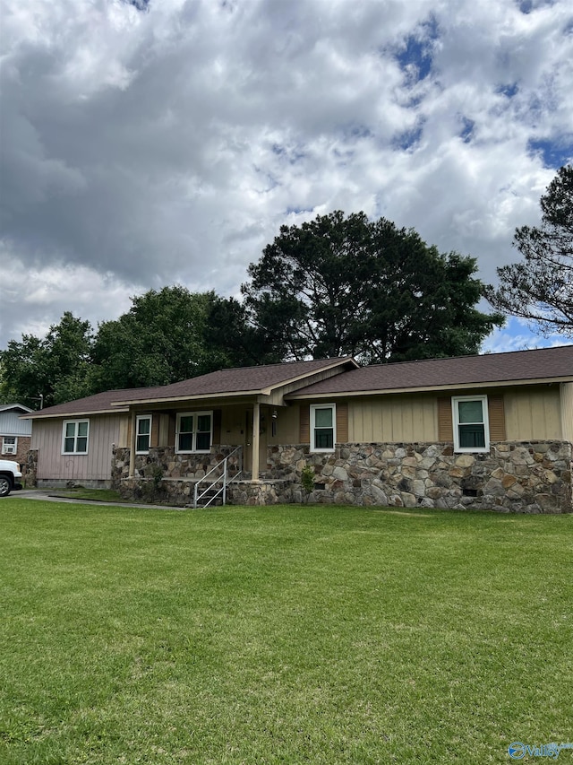 2143 Meadowood Dr, Southside, AL 35907 - ranch-style house with stone siding and a front lawn