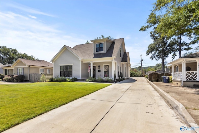 view of front facade with a front yard