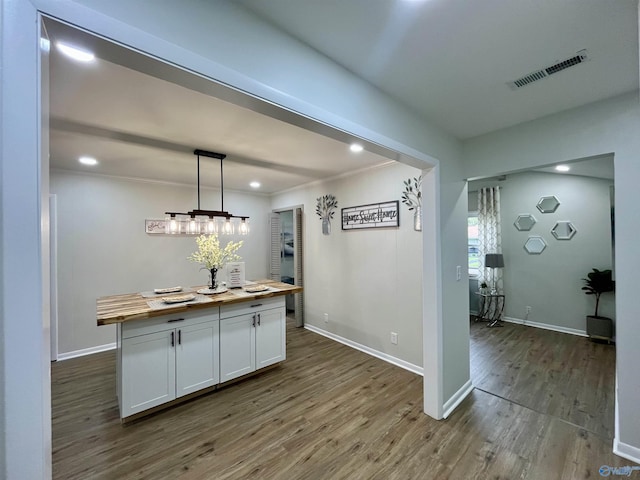 interior space featuring visible vents, baseboards, recessed lighting, and dark wood-style floors