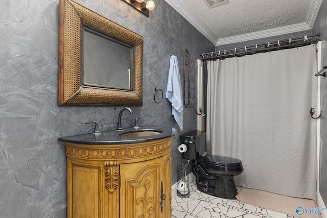 full bathroom with vanity, a textured ceiling, a shower with curtain, crown molding, and toilet