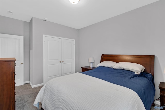 bedroom with a closet, carpet flooring, baseboards, and visible vents