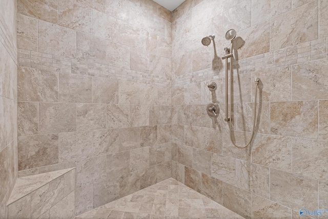 bathroom featuring a tile shower
