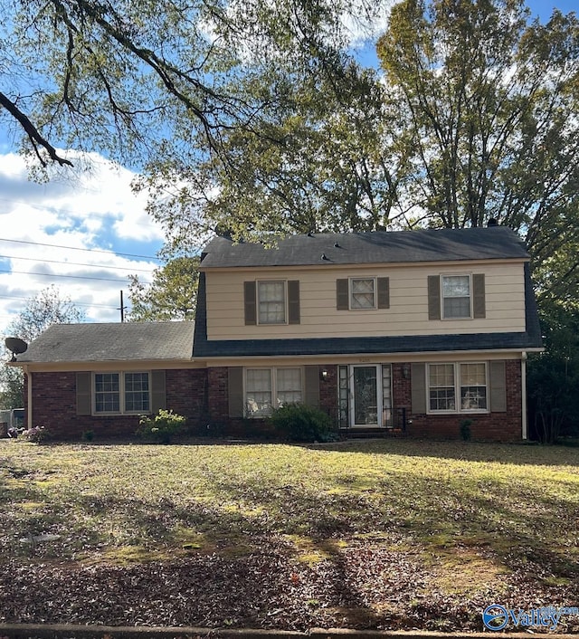 view of front property featuring a front yard