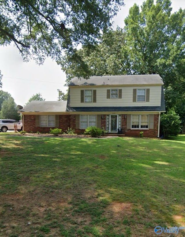 view of front of house with a front lawn