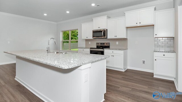 304 Wraywood Rd, Huntsville, AL 35810 - kitchen featuring stainless steel appliances, a sink, white cabinets, a center island with sink, and crown molding