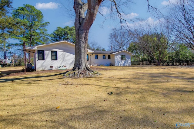 view of front of house with a front yard