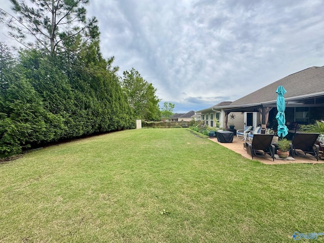 view of yard featuring fence and a patio area