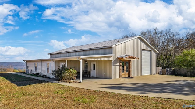 view of front of house with a front yard