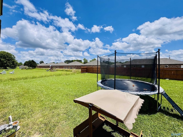 624 2nd Ave S, Loretto, TN 38469 - view of yard with a trampoline