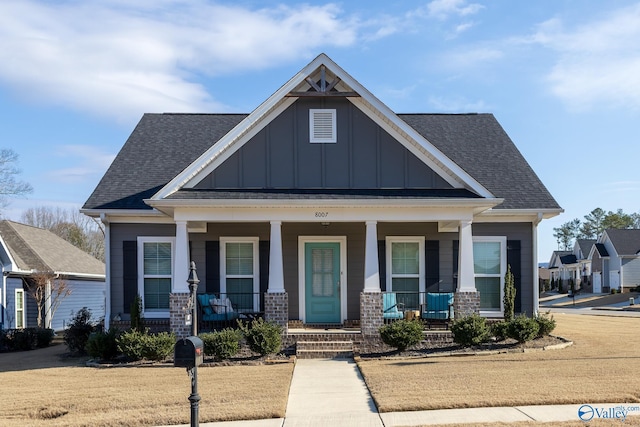 craftsman-style house with a porch