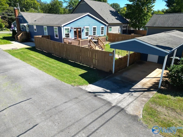 view of front of house featuring a carport and a front lawn