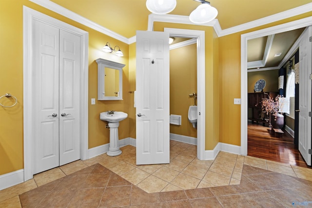 601 Smokey Mountain Cir, Huntsville, AL 35803 - bathroom featuring ornamental molding, tile patterned flooring, baseboards, and a closet