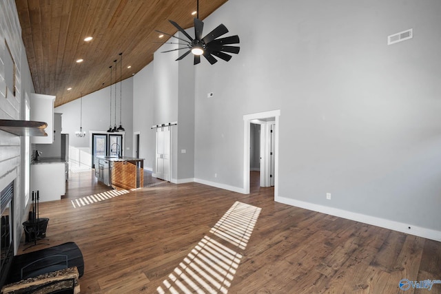 living room featuring recessed lighting, dark wood-style flooring, wood ceiling, baseboards, and visible vents