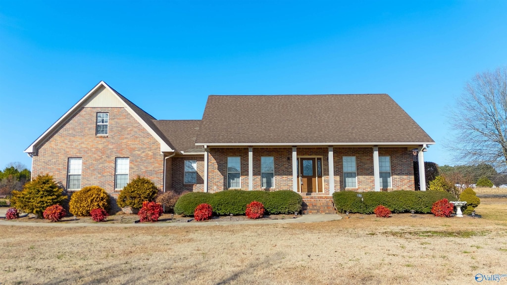 view of front of property with a front lawn and covered porch