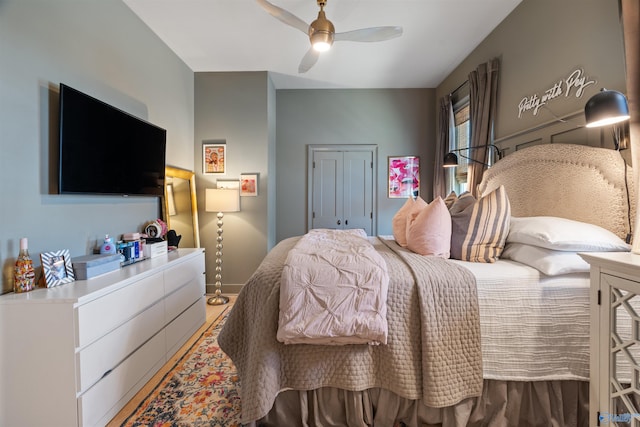 bedroom featuring ceiling fan