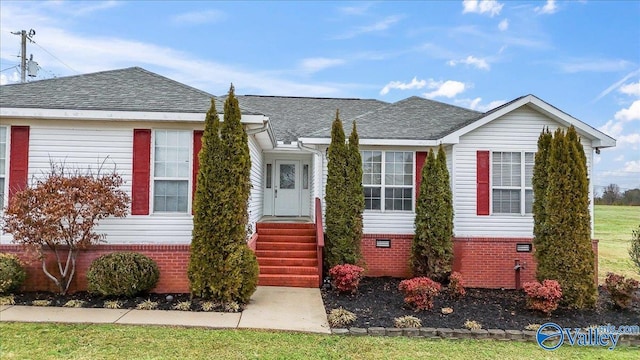 view of front of property featuring a shingled roof