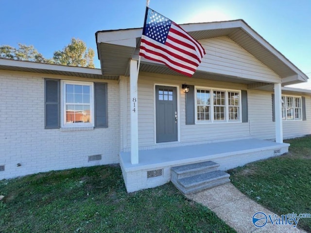 view of front of house with a front yard