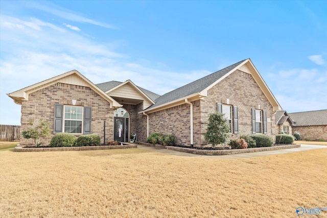 view of front of house featuring a front yard