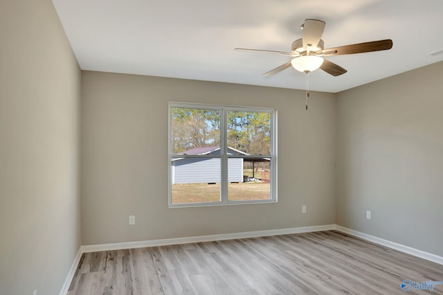 unfurnished room featuring visible vents, a ceiling fan, light wood-style floors, and baseboards