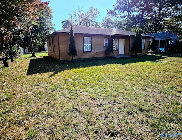 view of front of house with a front yard