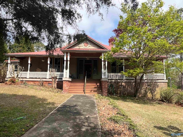 view of front facade featuring a porch and a front yard