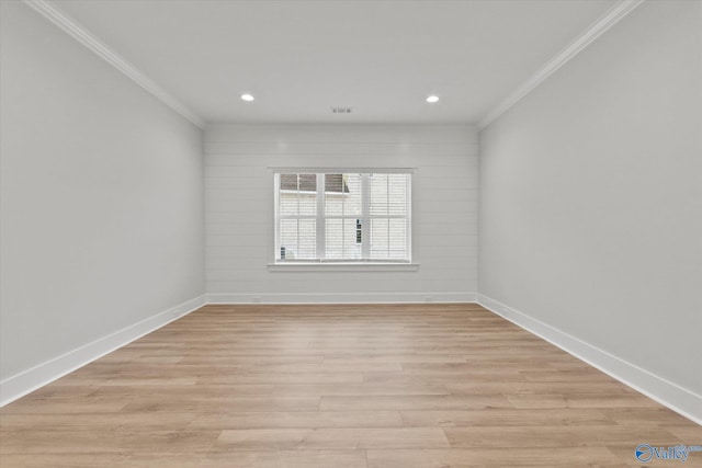 unfurnished room with light hardwood / wood-style flooring and crown molding