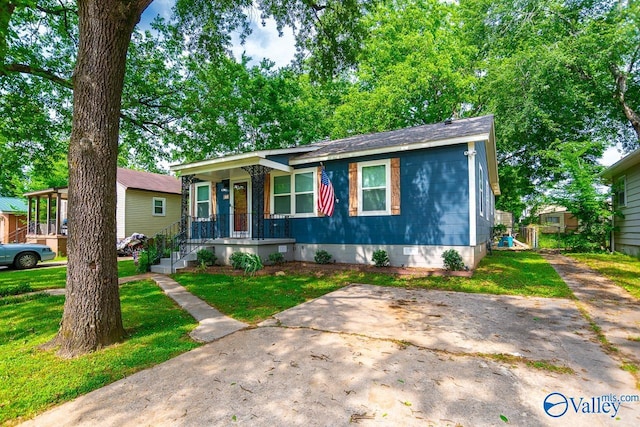 1409 8th Ave SE, Decatur, AL 35601 - view of front of home with a porch and a front yard
