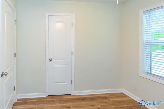 1409 8th Ave SE, Decatur, AL 35601 - spare room featuring light wood finished floors and baseboards