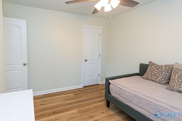 1409 8th Ave SE, Decatur, AL 35601 - bedroom with light wood finished floors, baseboards, and a ceiling fan