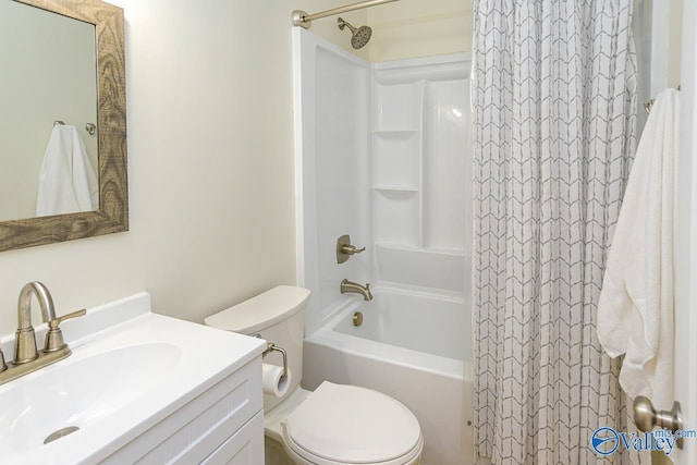 1409 8th Ave SE, Decatur, AL 35601 - full bathroom featuring shower / bath combination with curtain, toilet, and vanity