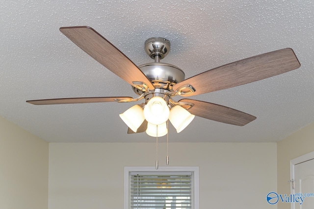 1409 8th Ave SE, Decatur, AL 35601 - detailed view of ceiling fan