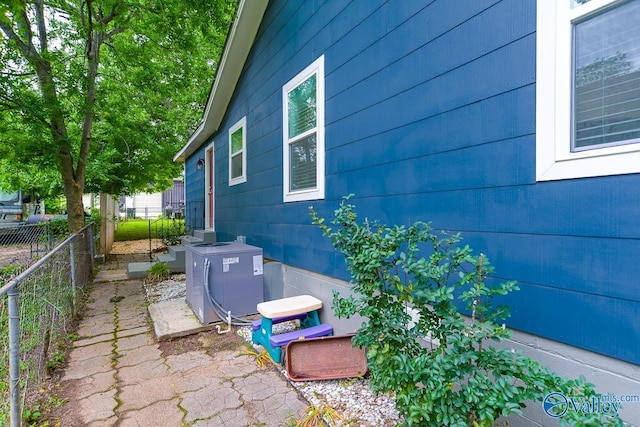 1409 8th Ave SE, Decatur, AL 35601 - view of home's exterior featuring central AC