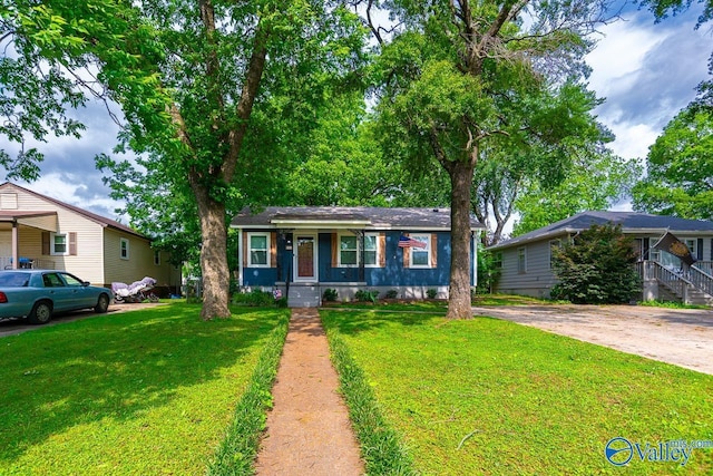 1409 8th Ave SE, Decatur, AL 35601 - view of front facade featuring a front lawn, driveway, and covered porch