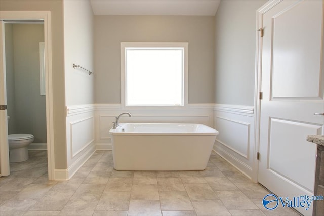 bathroom with toilet and a bathtub