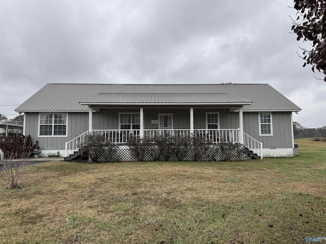 view of front of house with a front yard