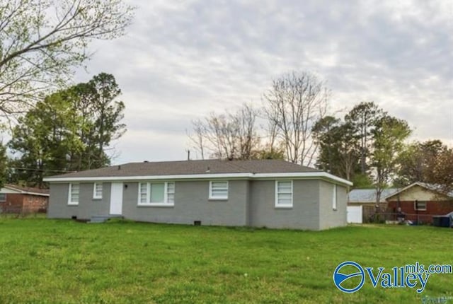 4503 Kenwood Dr, Huntsville, AL 35810 - back of house with a yard
