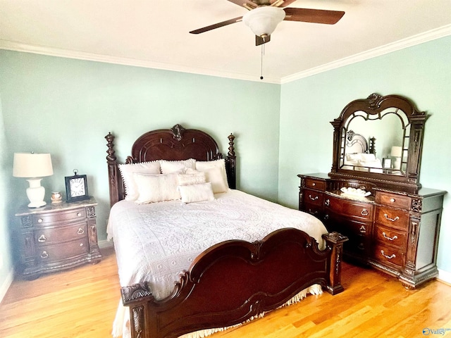 bedroom featuring light wood-type flooring, ceiling fan, and crown molding