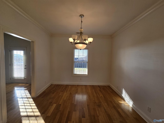 spare room featuring plenty of natural light, a notable chandelier, and dark hardwood / wood-style flooring