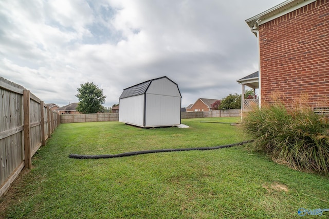 view of yard featuring a storage unit