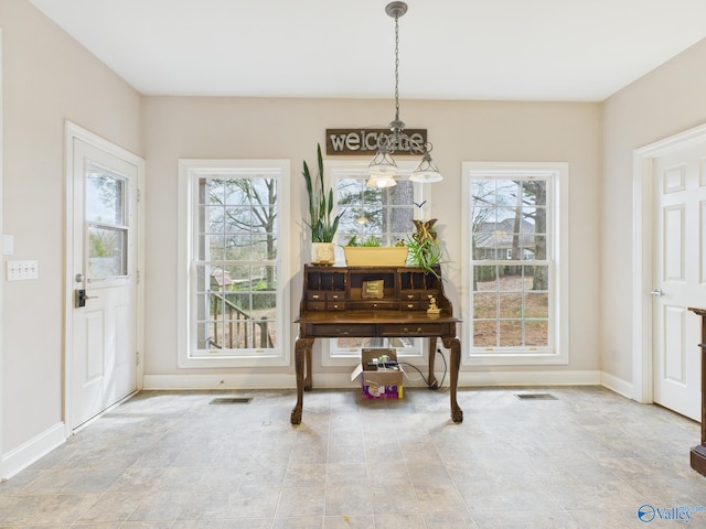 dining room featuring visible vents, plenty of natural light, and baseboards