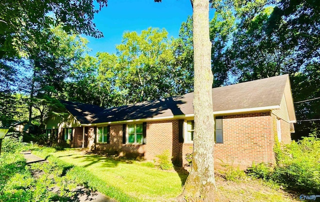 ranch-style home with a front lawn