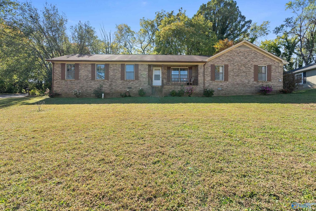 ranch-style home featuring a front yard