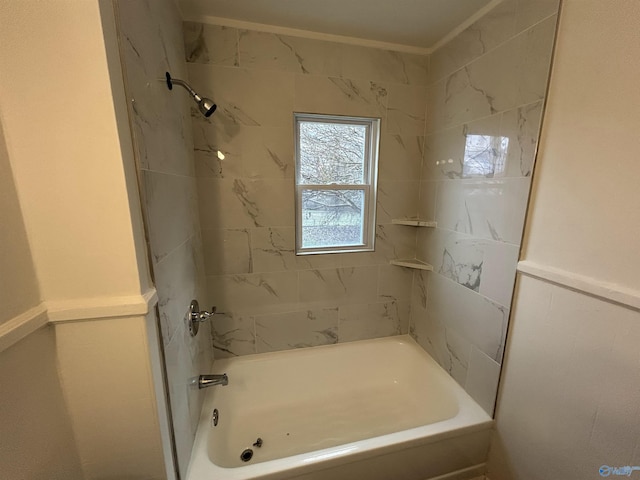 bathroom with crown molding and tiled shower / bath