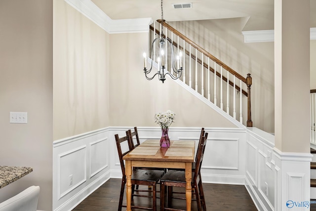 dining area featuring ornamental molding, dark hardwood / wood-style floors, and a notable chandelier