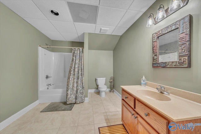 full bath featuring tile patterned flooring, shower / tub combo, toilet, baseboards, and a paneled ceiling